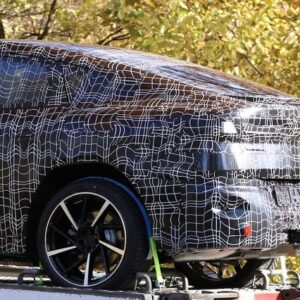 BMW iX4 市販型のプロトタイプ