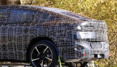 BMW iX4 市販型のプロトタイプ