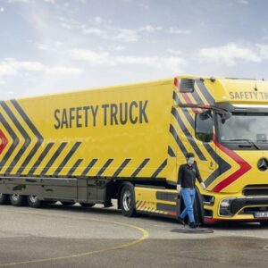 メルセデスベンツのトラックとバス向け最新安全装備