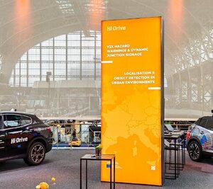 マセラティ・レヴァンテとプジョーe-2008の自動運転テスト車両