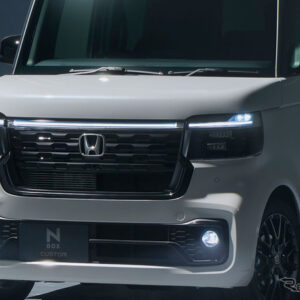 ホンダ N-BOX CUSTOM の「BLACK STYLE」