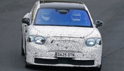 ベントレーの新型電気コンパクトSUVのプロトタイプ