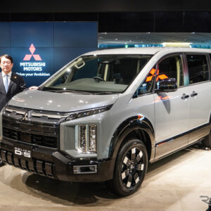三菱自動車 加藤隆雄社長と新型『デリカD:5』