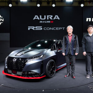 日産モータースポーツ＆カスタマイズNISMO事業所モータースポーツパワートレイン開発部主管の片倉丈嗣さん(右)と同オーテック事業所カスタマイズデザイン部部長の森田充儀さん(左)