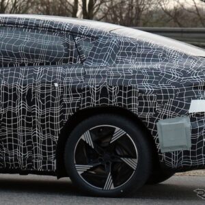 BMW iX4 市販型のプロトタイプ