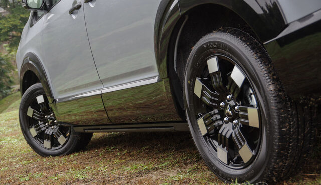ヨコハマタイヤ「GEOLANDAR SUV」を装着する三菱『デリカD:5』新型