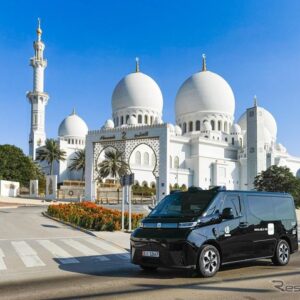 ウーバーとウィーライドがアブダビ中心部で初の商用ロボタクシーサービス開始