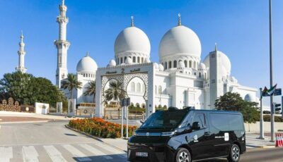 ウーバーとウィーライドがアブダビ中心部で初の商用ロボタクシーサービス開始