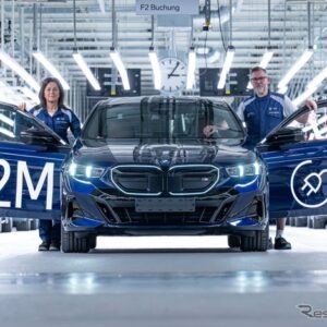 BMWグループが200万台目のEVを生産。『i5』がドイツ・ディンゴルフィング工場からラインオフ