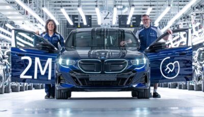 BMWグループが200万台目のEVを生産。『i5』がドイツ・ディンゴルフィング工場からラインオフ