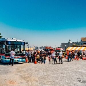 自動運転バス展示