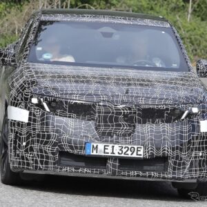 BMW iX4 市販型のプロトタイプ