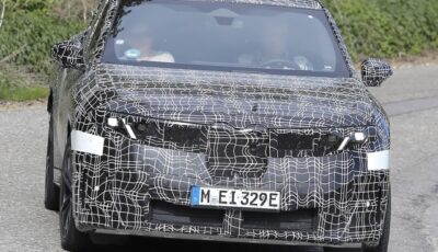 BMW iX4 市販型のプロトタイプ