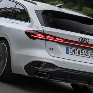アウディ A5 アバントTFSI e-hybrid quattro S line