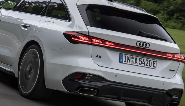 アウディ A5 アバントTFSI e-hybrid quattro S line