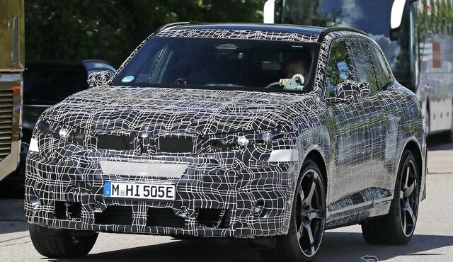 BMW iX5M 市販型のプロトタイプ
