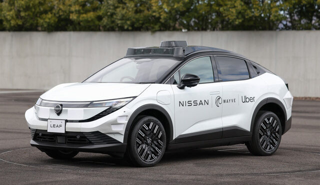 ロボタクシーとして試験運行をおこなうWayveのAI Driverを搭載した日産リーフ