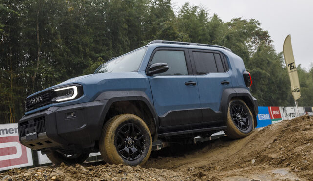 トヨタ ランドクルーザー FJ