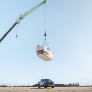 新型『ハイラックス』に760kgのトレーラーハウス落下